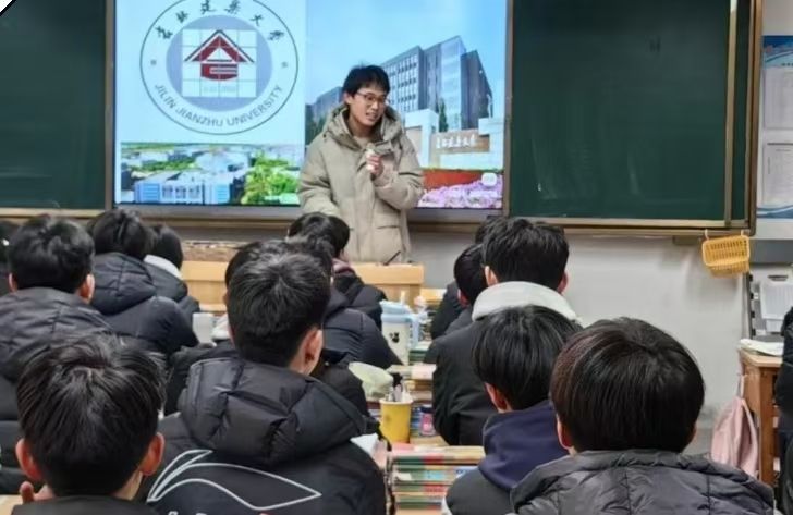 为引导青年学子服务家乡
