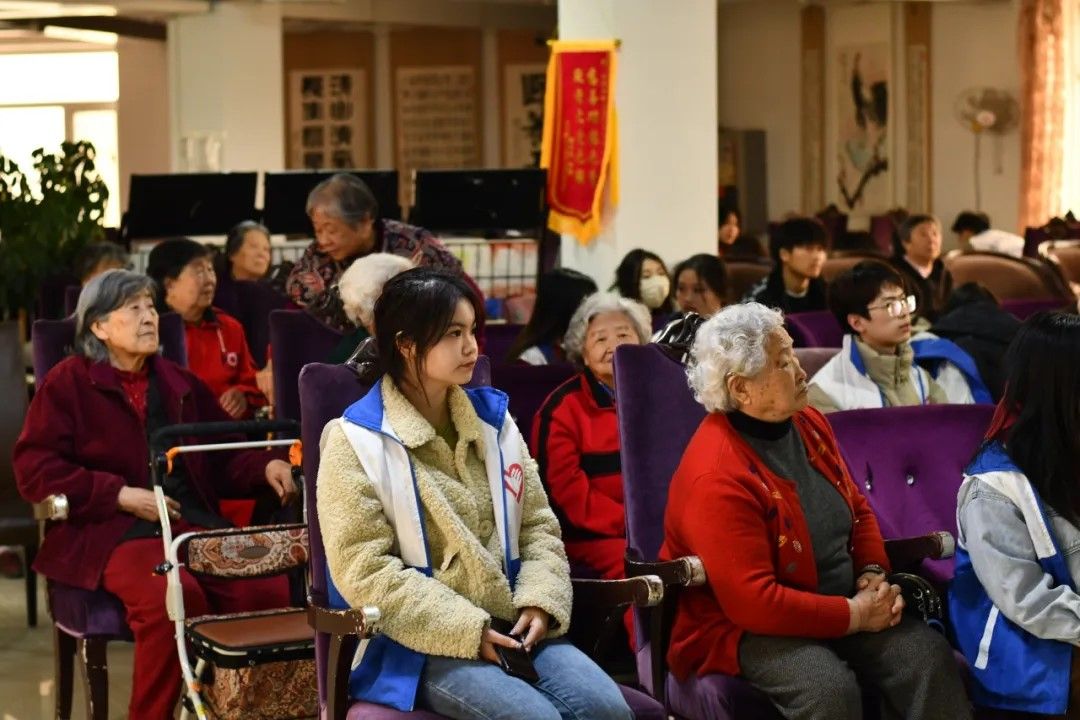 为深入践行雷锋精神