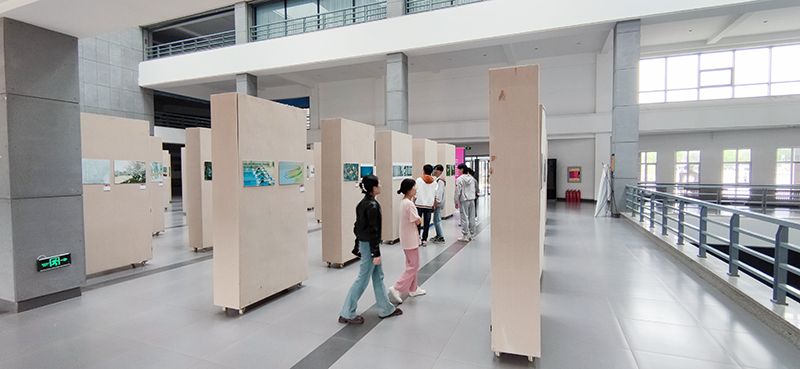 并同时开展了展出